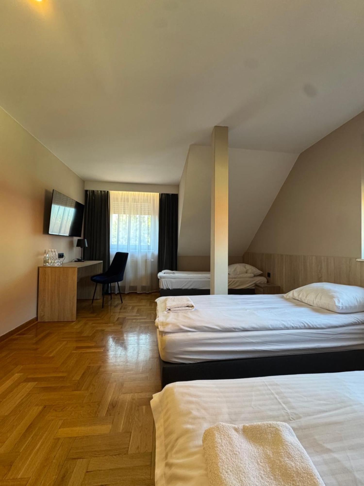 Hotel Zodiak Sucha  Ngoại thất bức ảnh