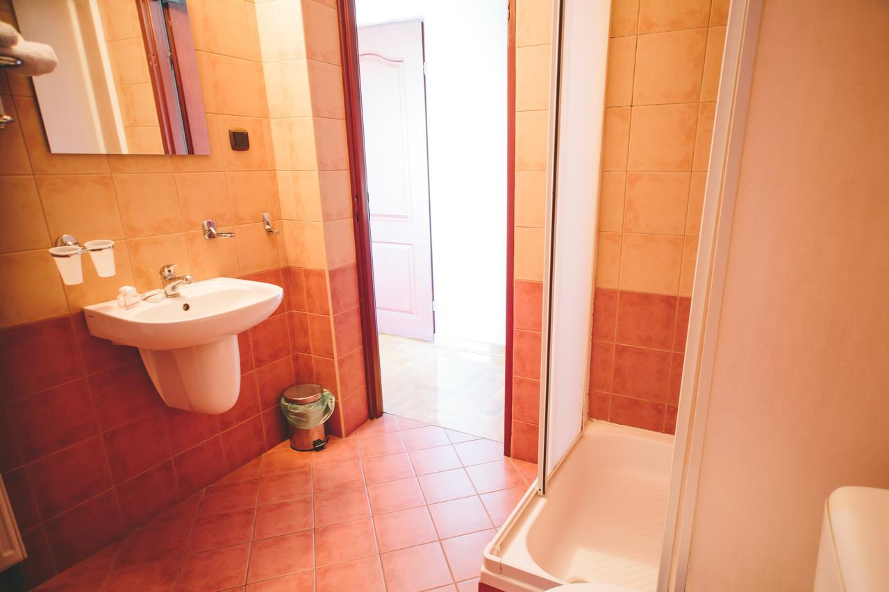 Hotel Zodiak Sucha  Ngoại thất bức ảnh
